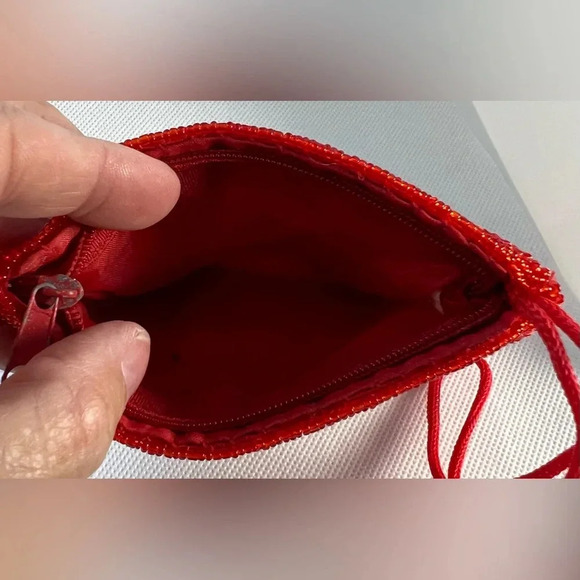 VINTAGE: small, beaded wristlet bag - Picture 10 of 13